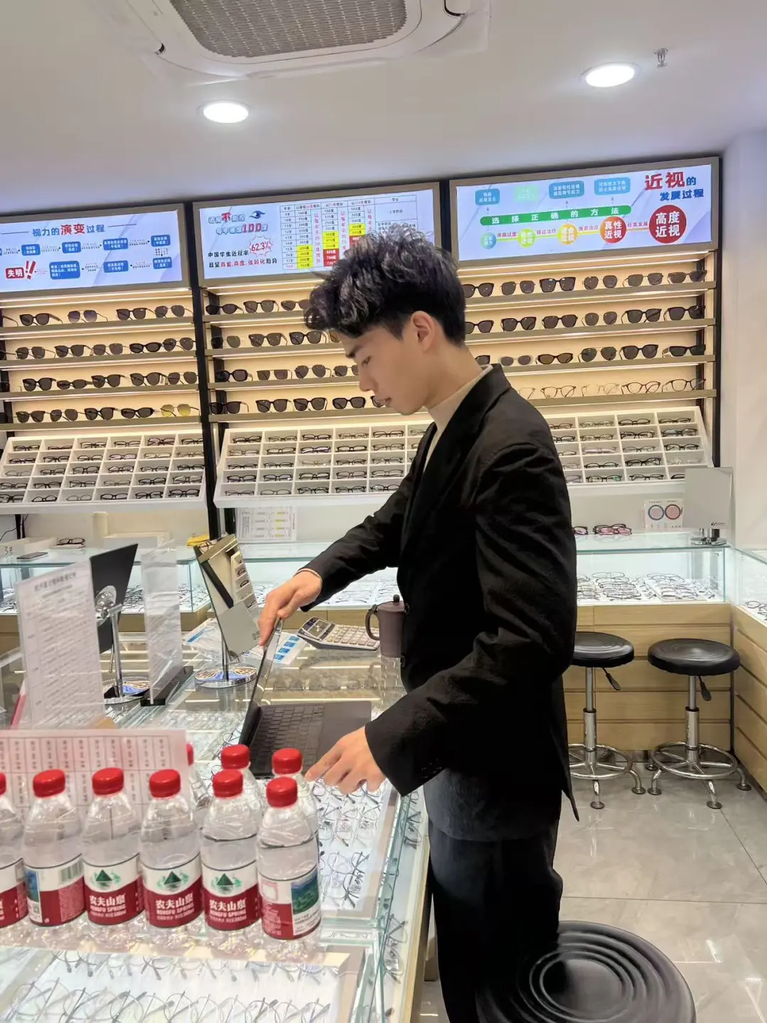 调整度数后视力清晰了些