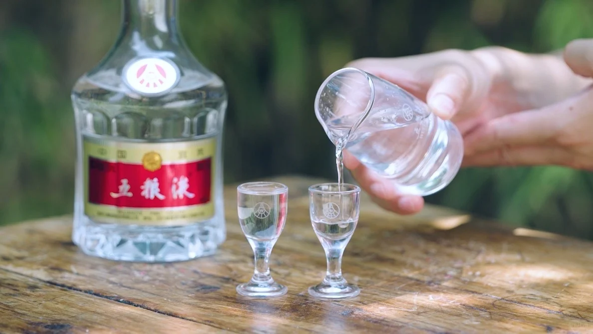 中秋小酌别喝洋酒了！五粮液不香吗？