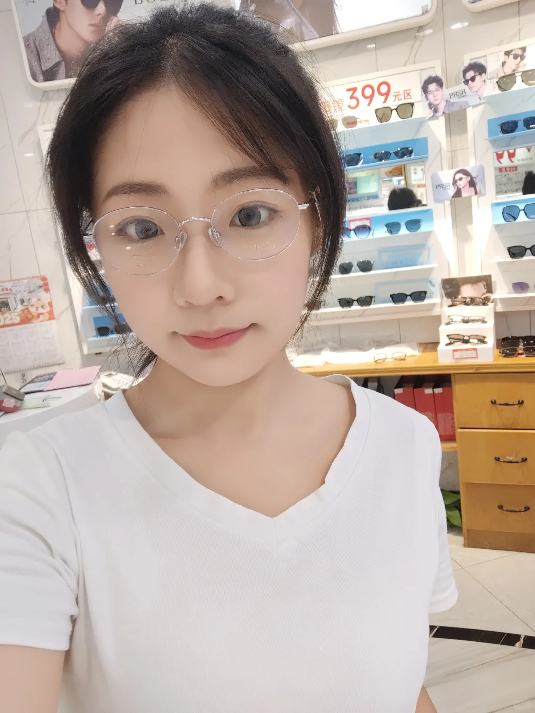 家人们，高度近视帮我看看选哪个