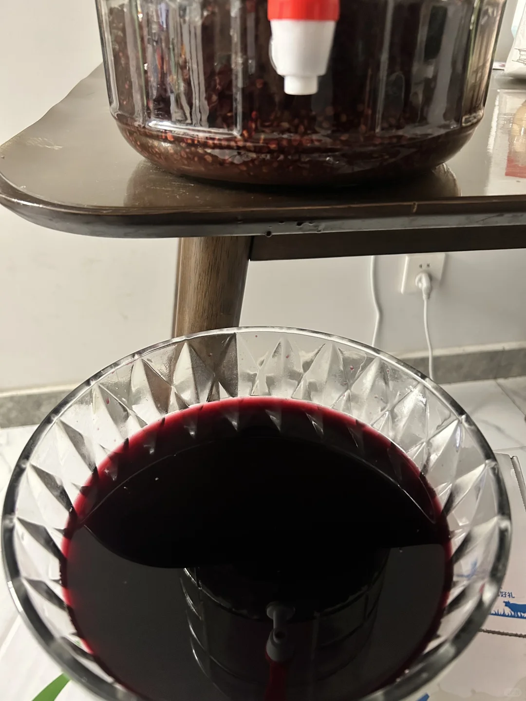 自酿野葡萄酒，第一次过滤