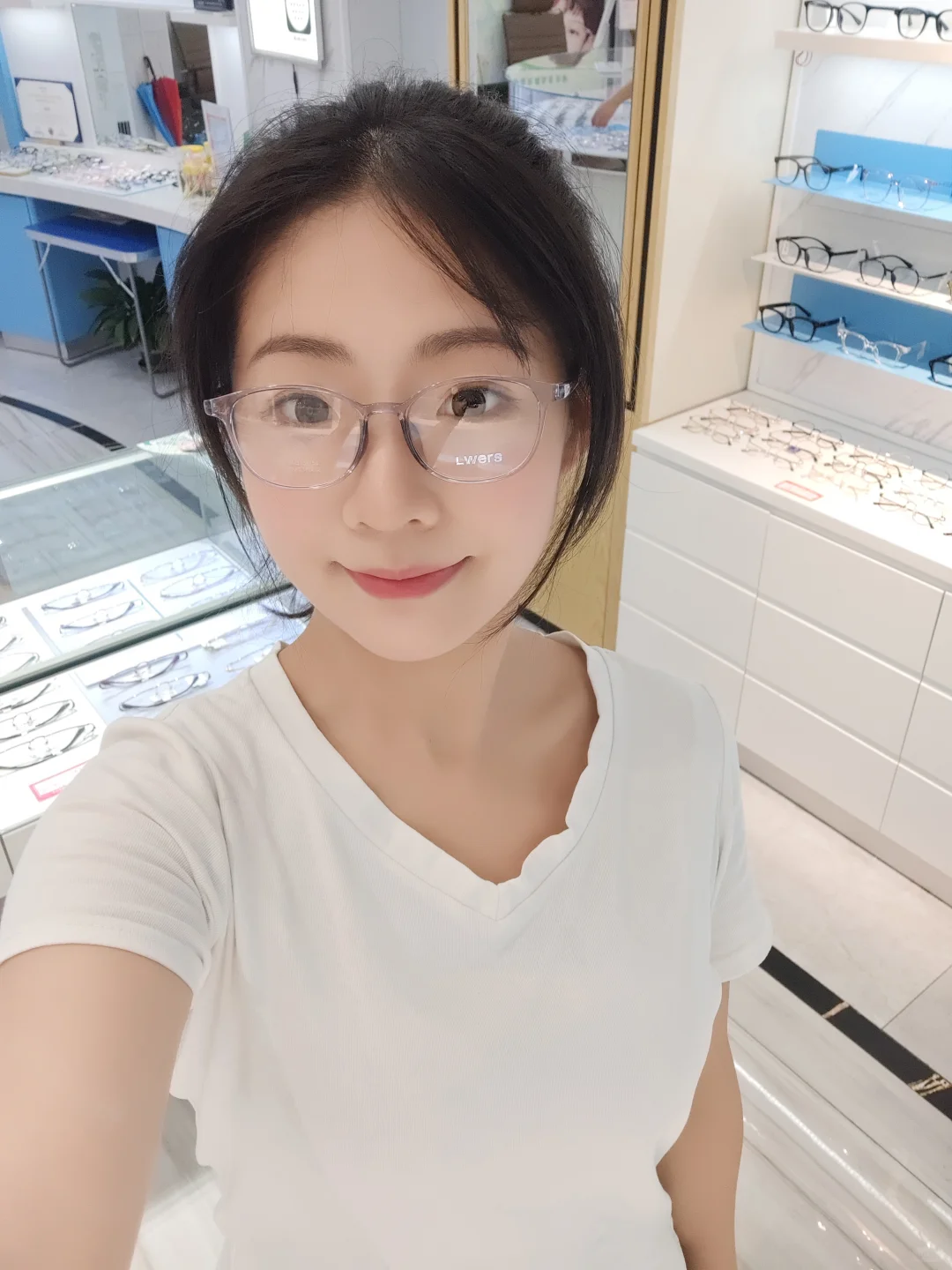 家人们，高度近视帮我看看选哪个