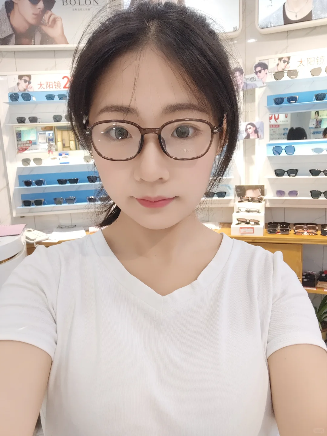 家人们，高度近视帮我看看选哪个