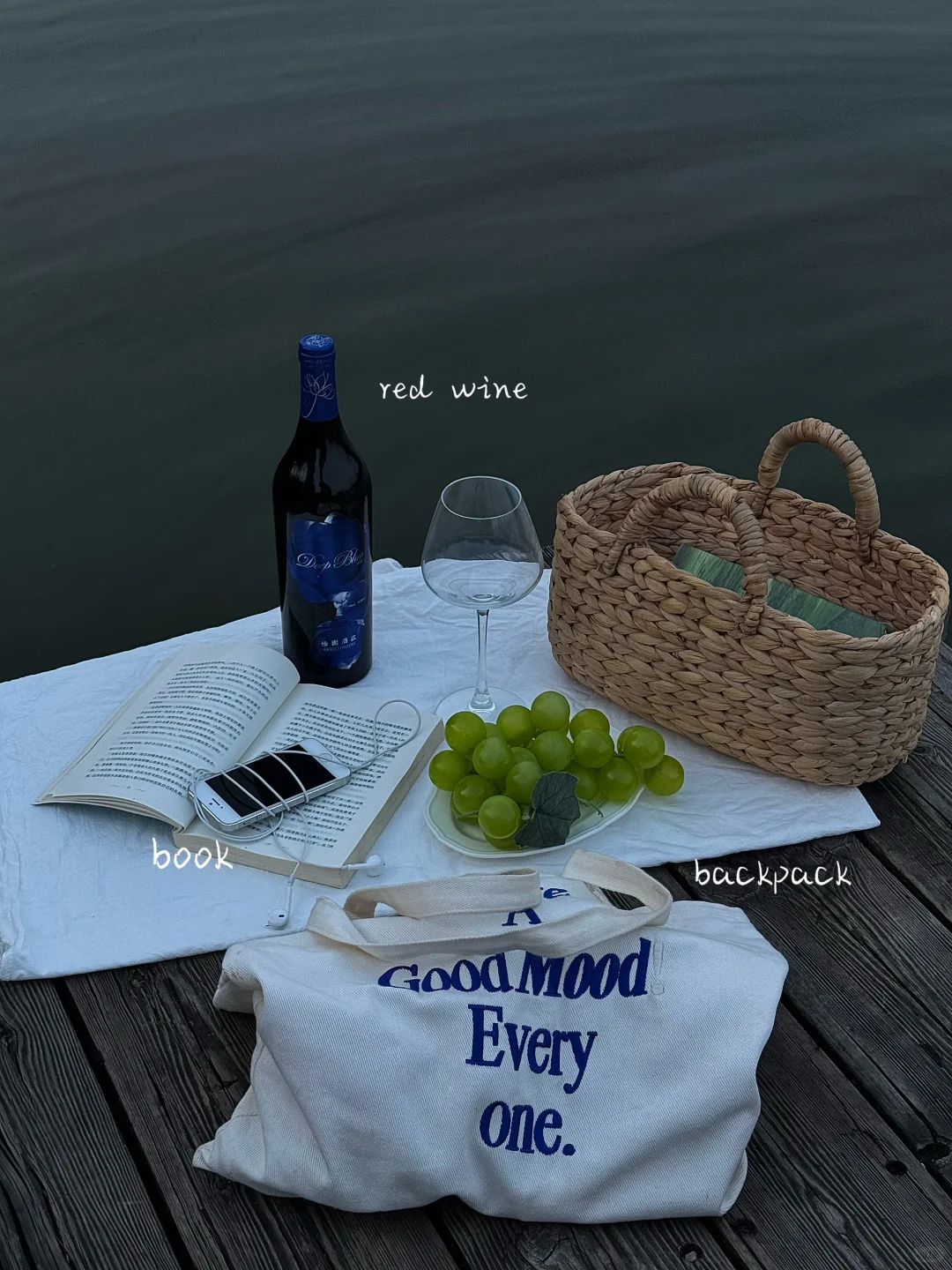 秋日湖边微醺?这瓶名庄红酒太懂女生了