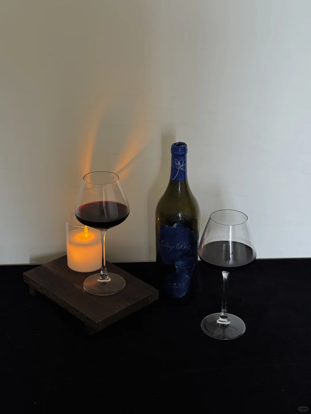 秋日湖边微醺?这瓶名庄红酒太懂女生了