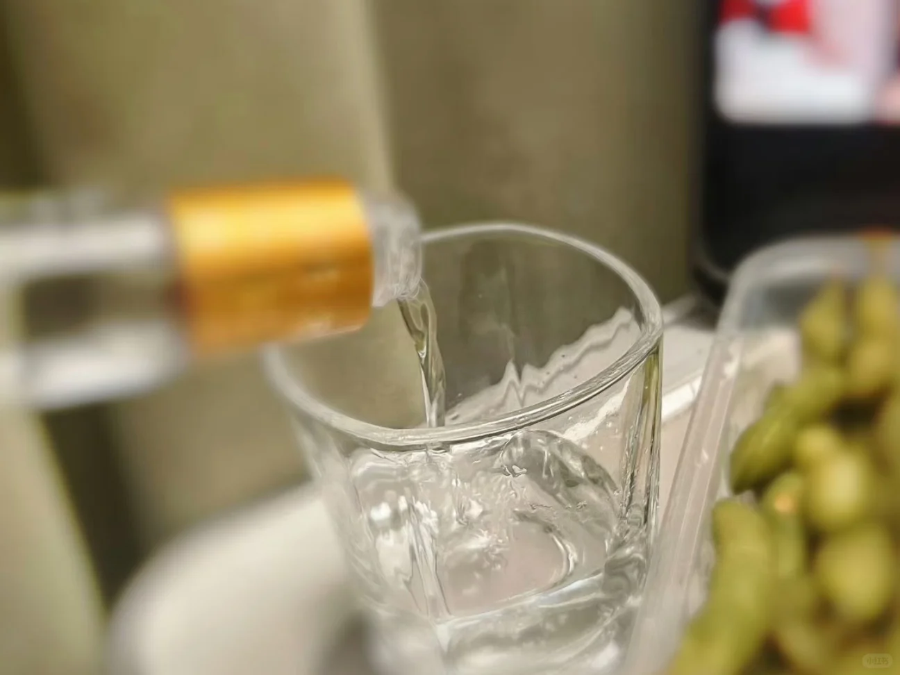 白酒发黄＝老酒？别再交智商税了！