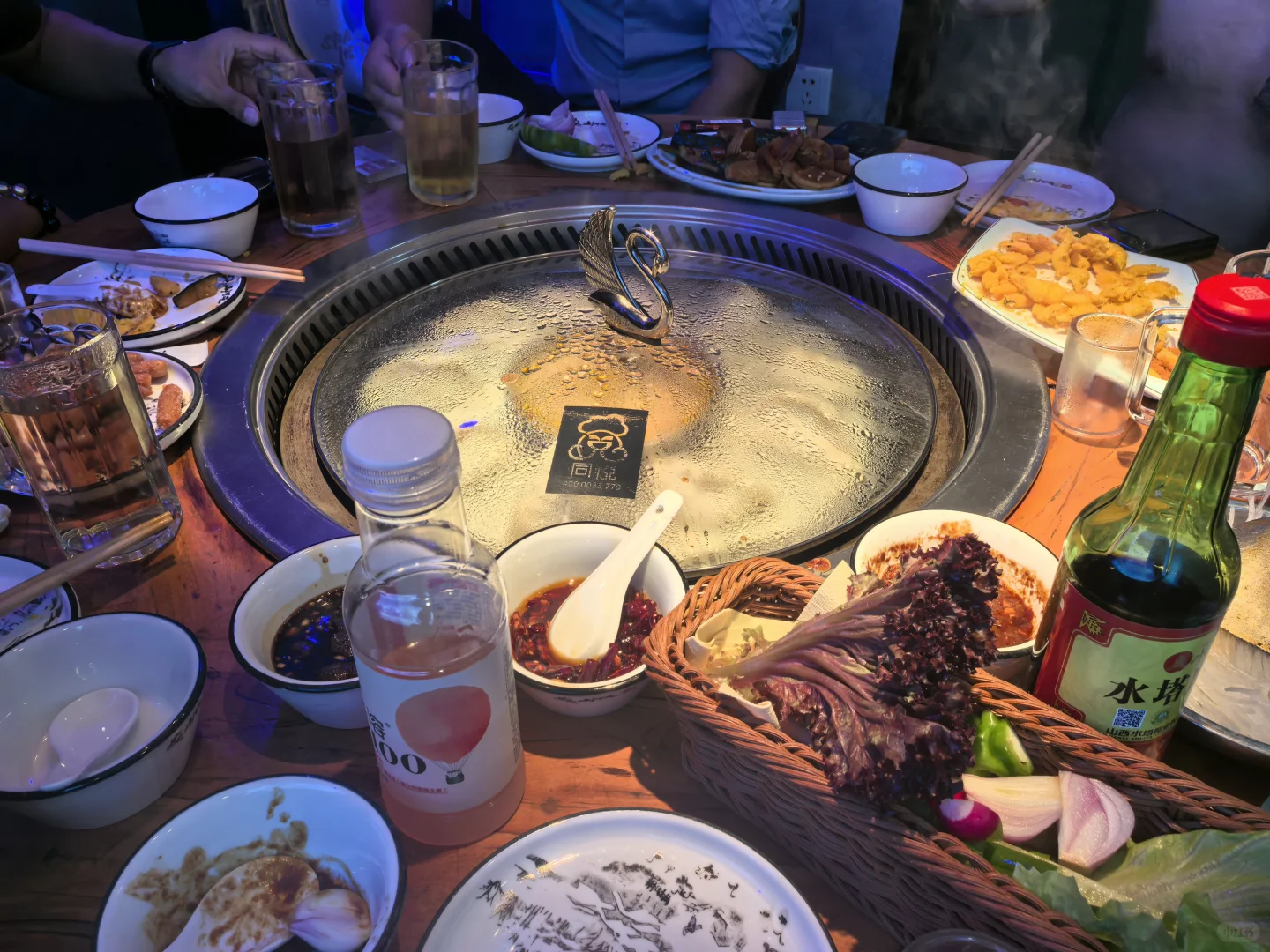 冒雨去买了红盖汾酒和水溶c，喝完人好暖呀