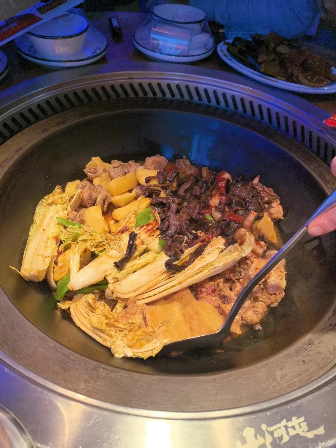 冒雨去买了红盖汾酒和水溶c，喝完人好暖呀