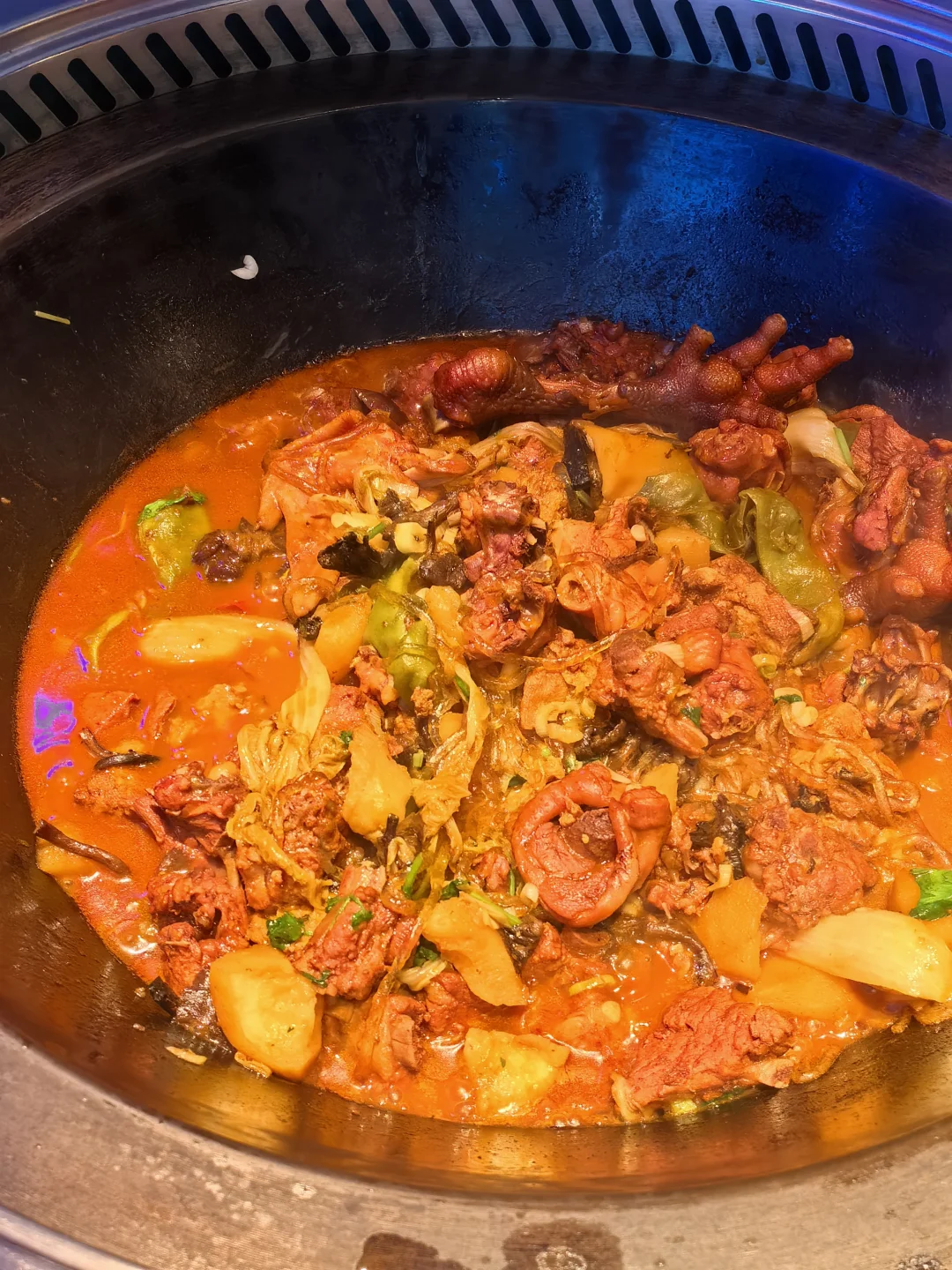 冒雨去买了红盖汾酒和水溶c，喝完人好暖呀