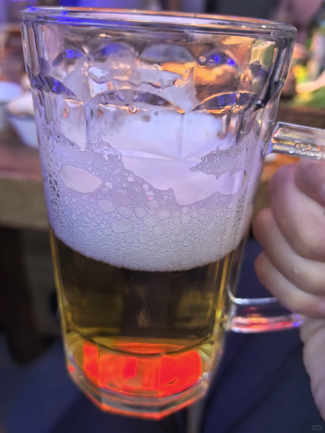 冒雨去买了红盖汾酒和水溶c，喝完人好暖呀