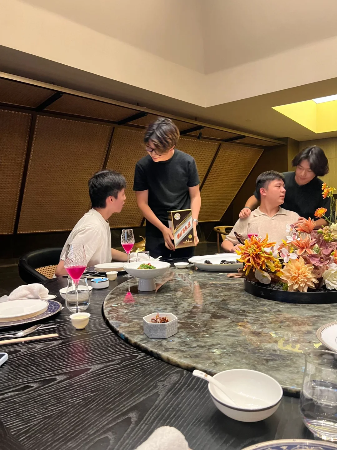 多家上市企业二代的俱乐部聚会日常