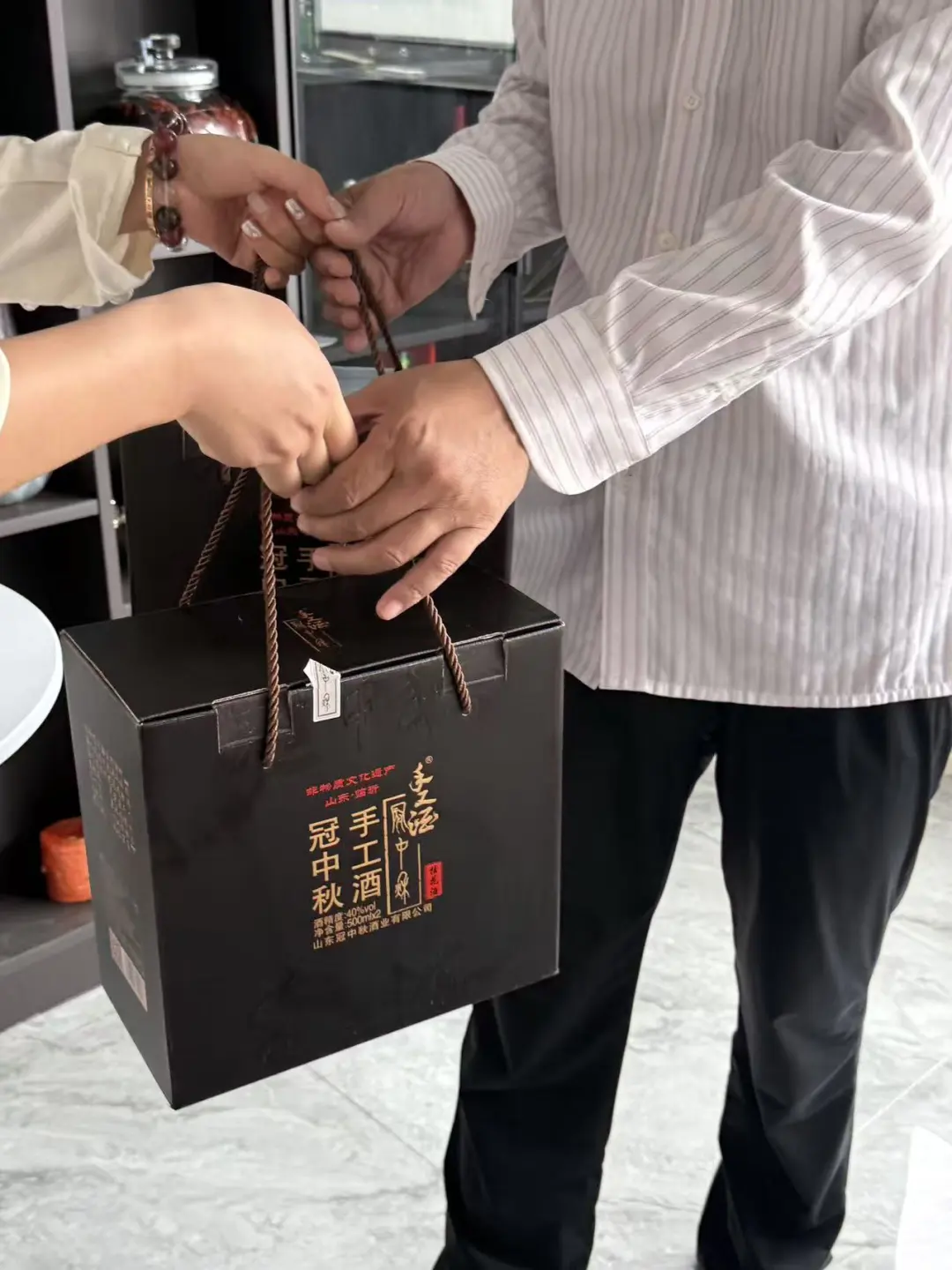 说实话送长辈的酒，包装高级不如酒体实在