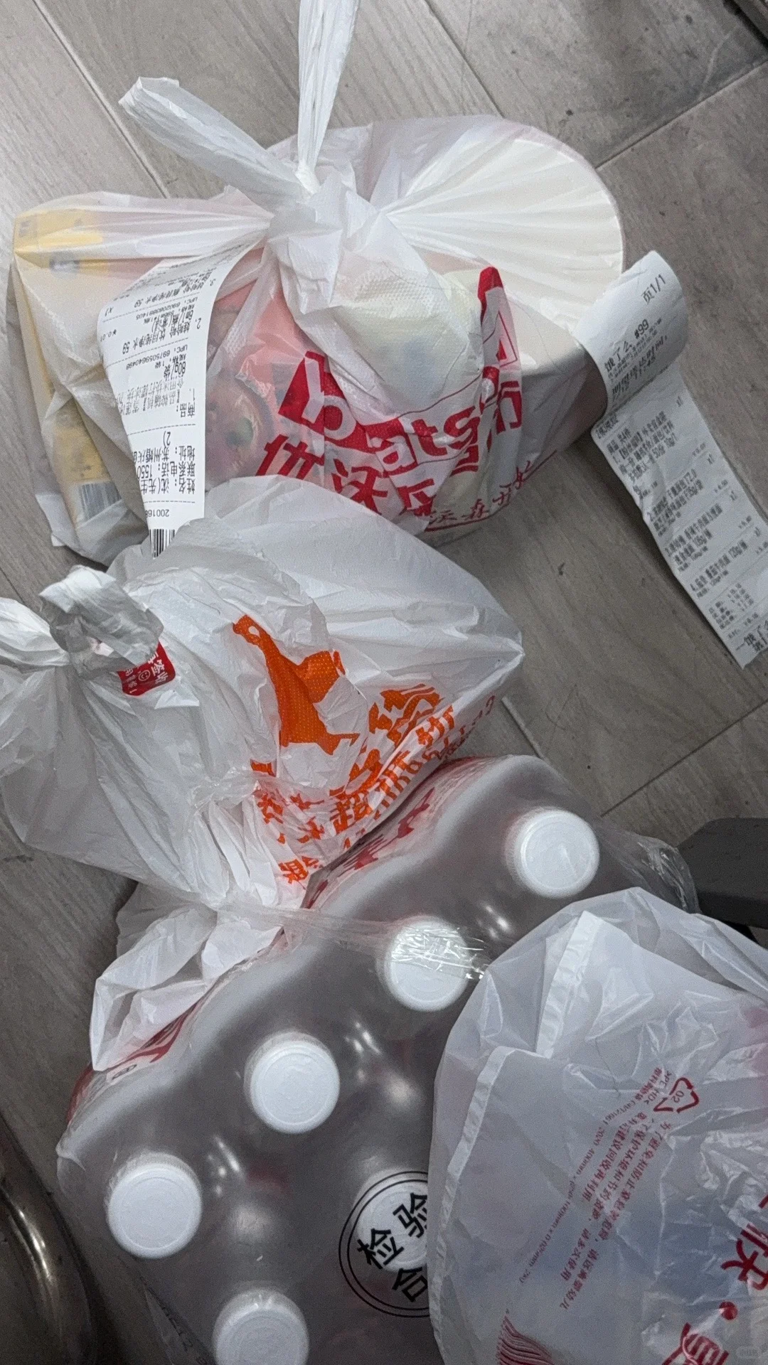 10瓶水！感谢美团～嘿嘿