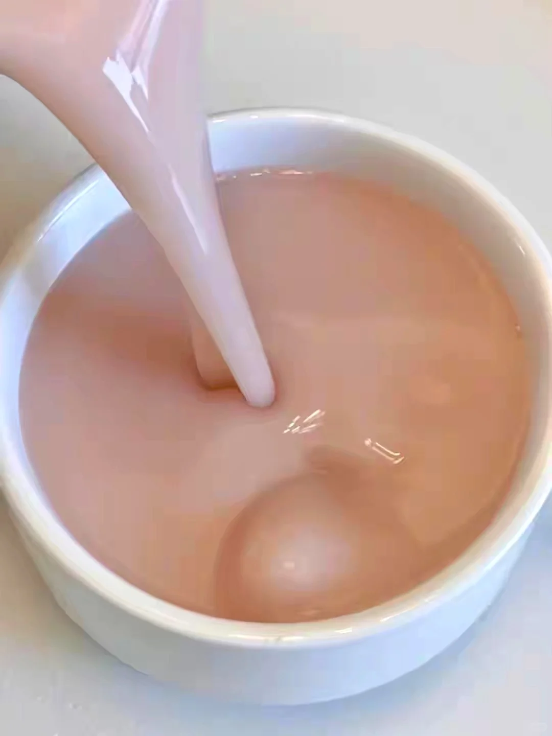 别喝太多玫瑰?杏仁露，我怕你比我还要白！