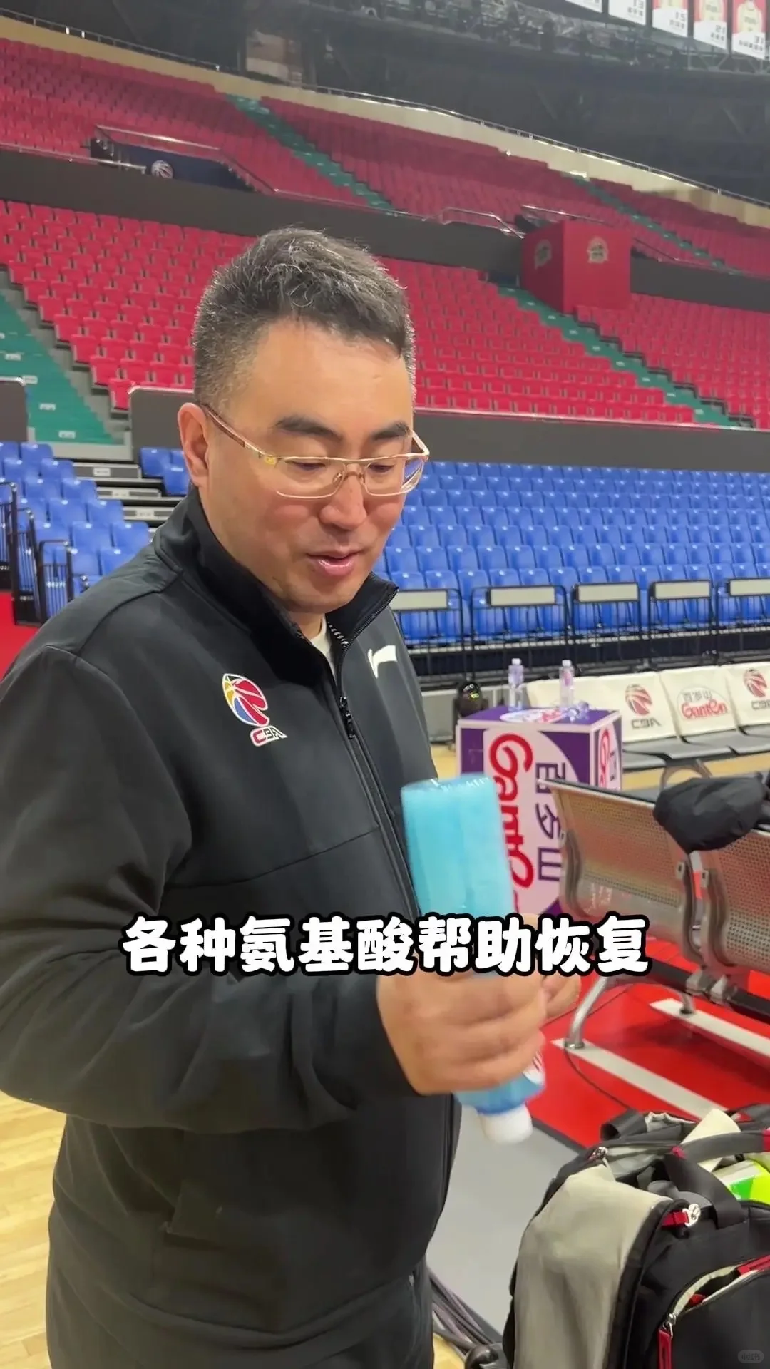 有没有发现球员都在喝五颜六色的水？
