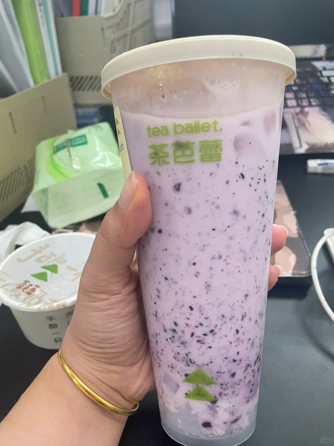 月度奶茶大盘点?看看有没有同款?