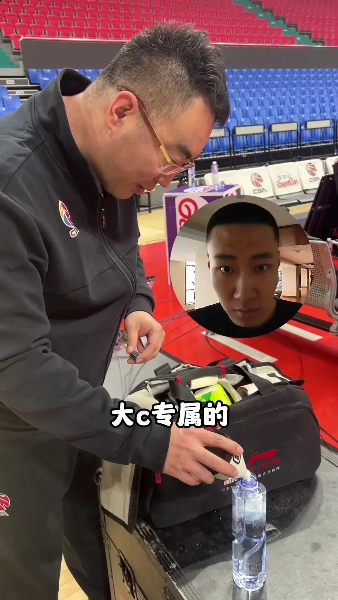 有没有发现球员都在喝五颜六色的水？