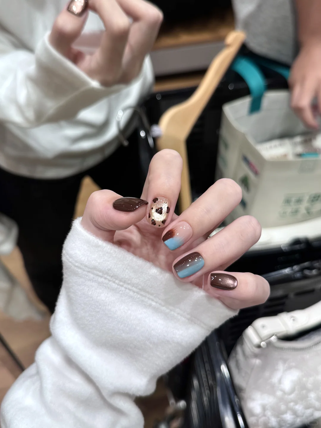 简约高级的可可奶茶色系的冬季美甲?✨