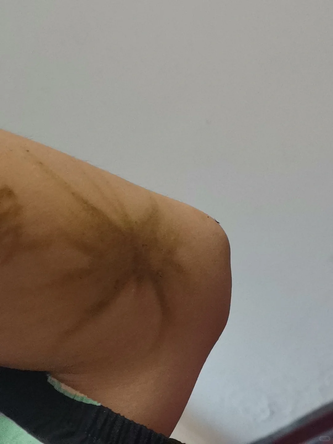 用核桃汁画了个半永久纹身