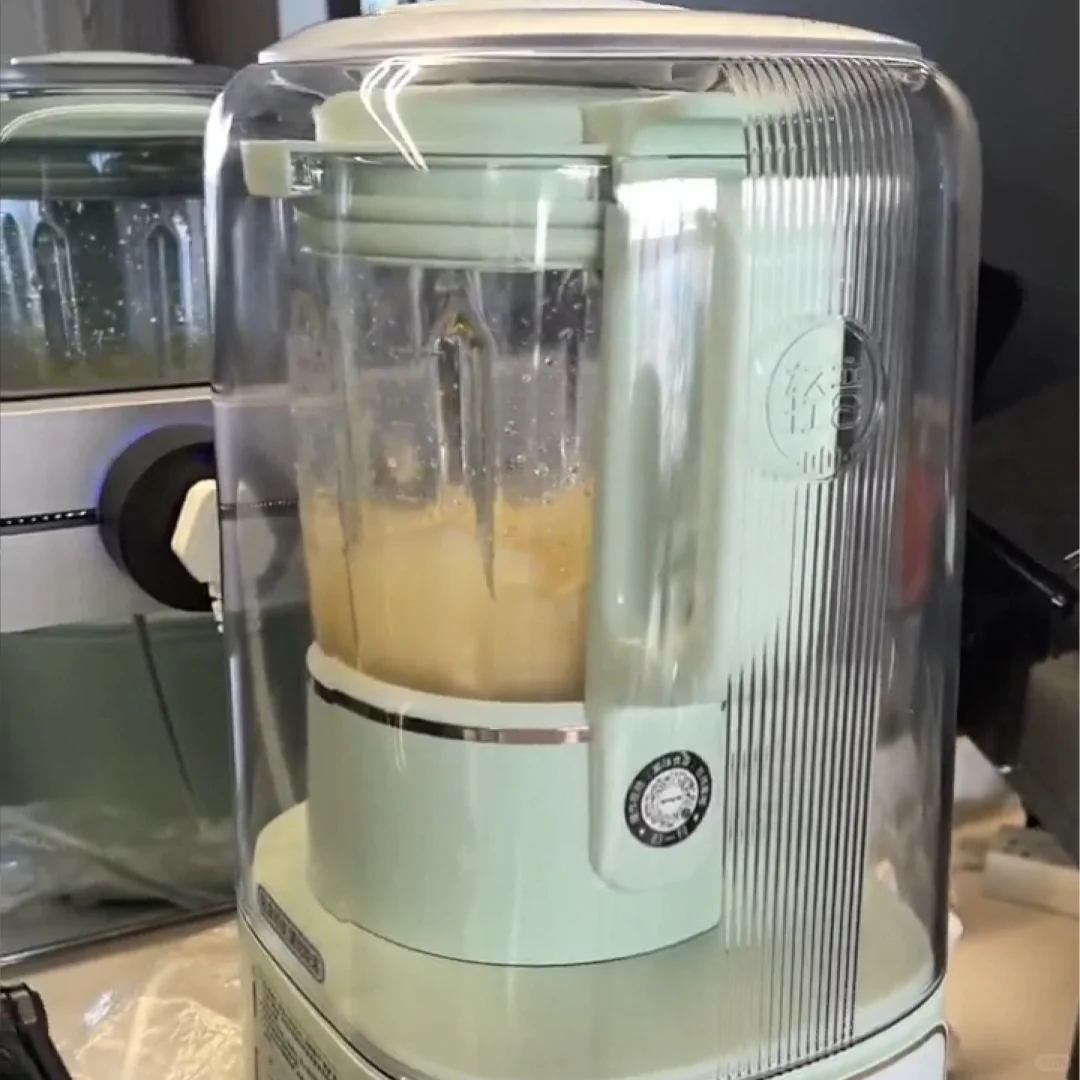 第一次榨出颜色这么漂亮的苹果汁