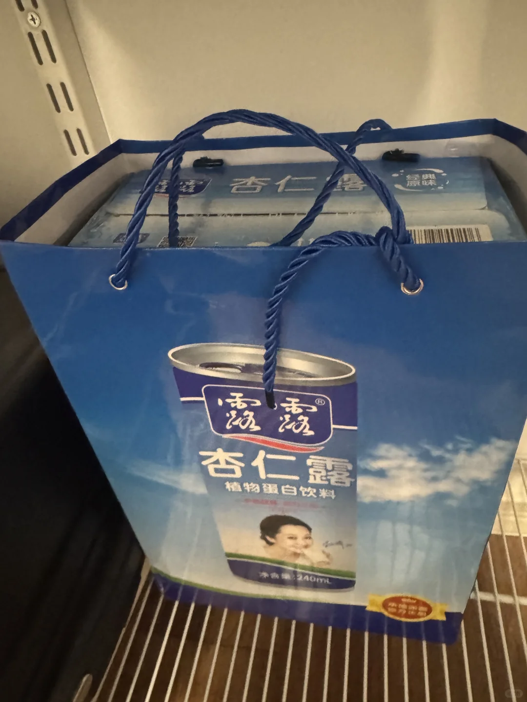 河北人不语 只是默默的看着我的露露