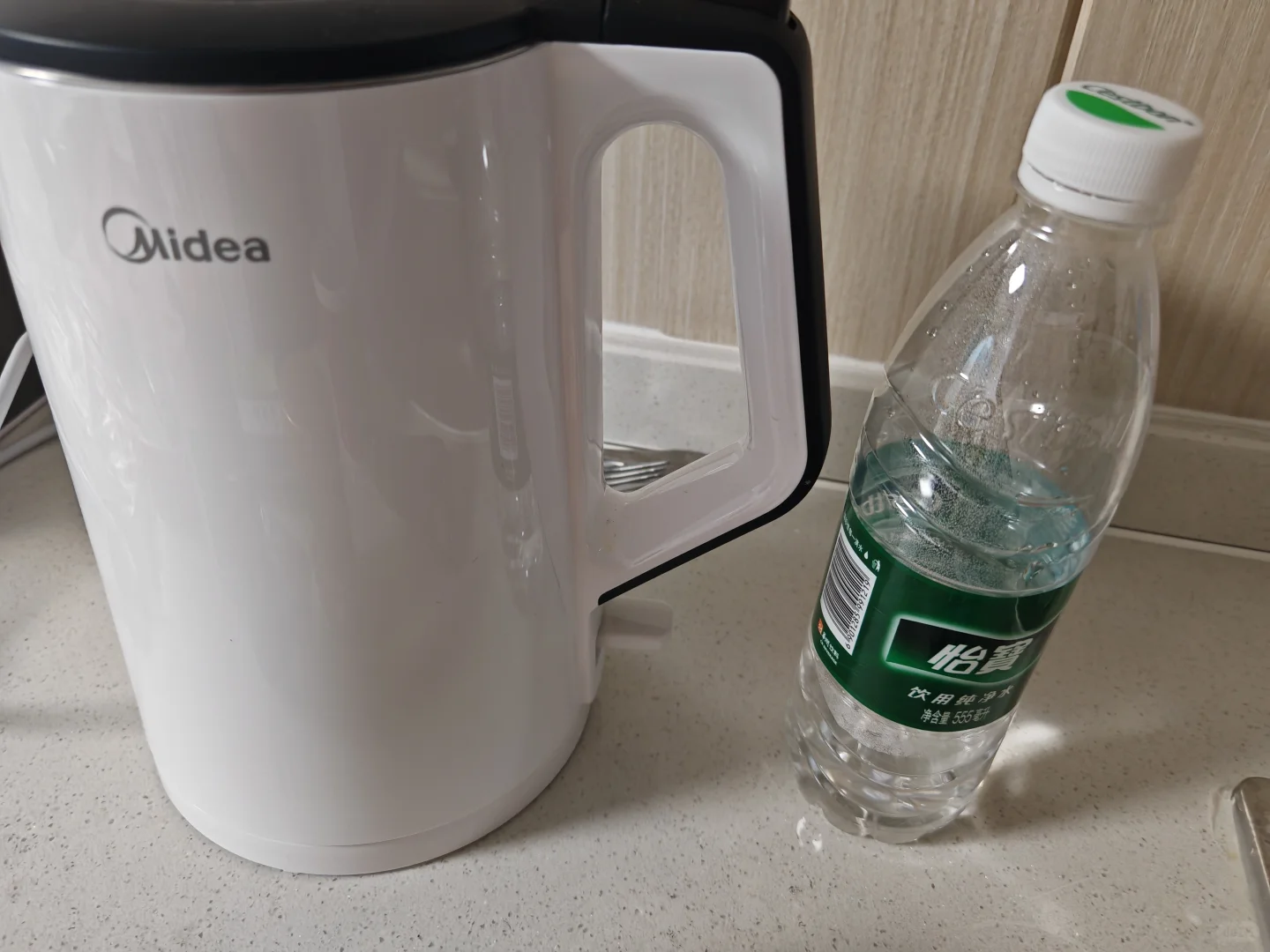 矿泉水煮开后能当白开水喝吗？