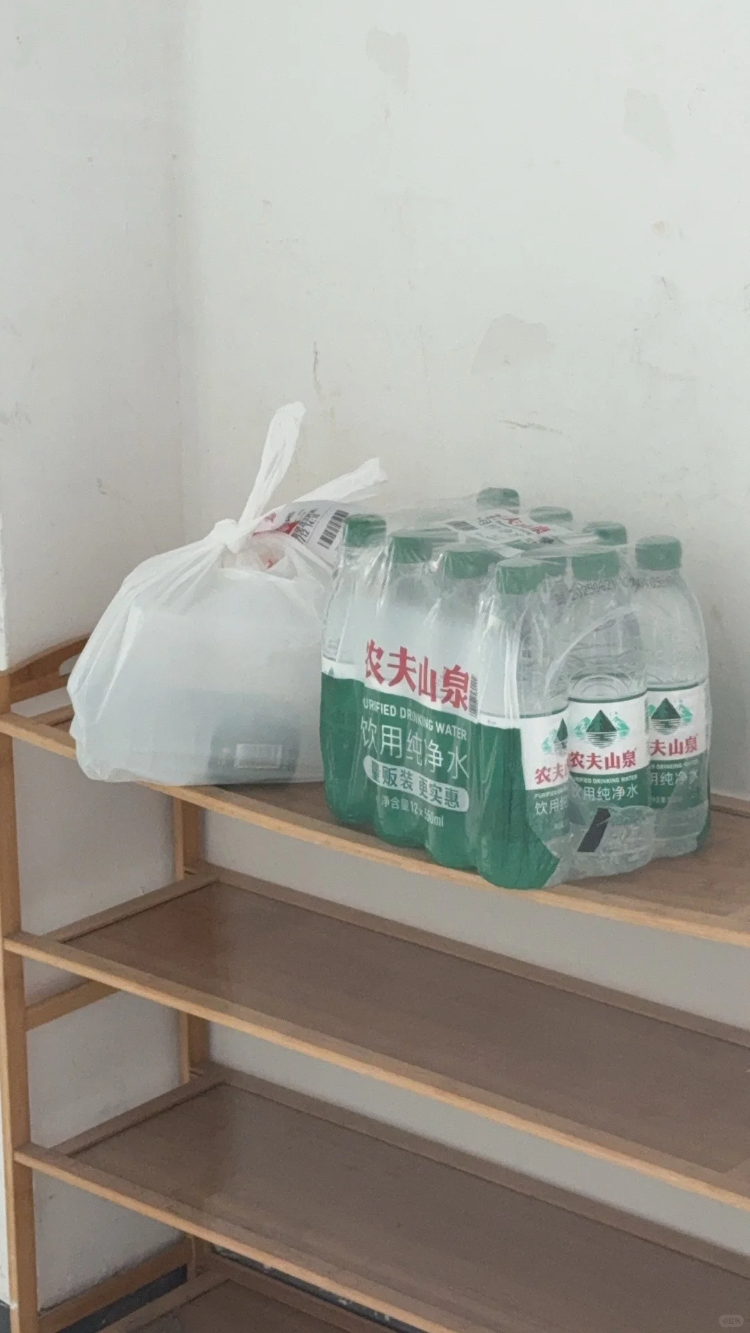 10瓶水！感谢美团～嘿嘿