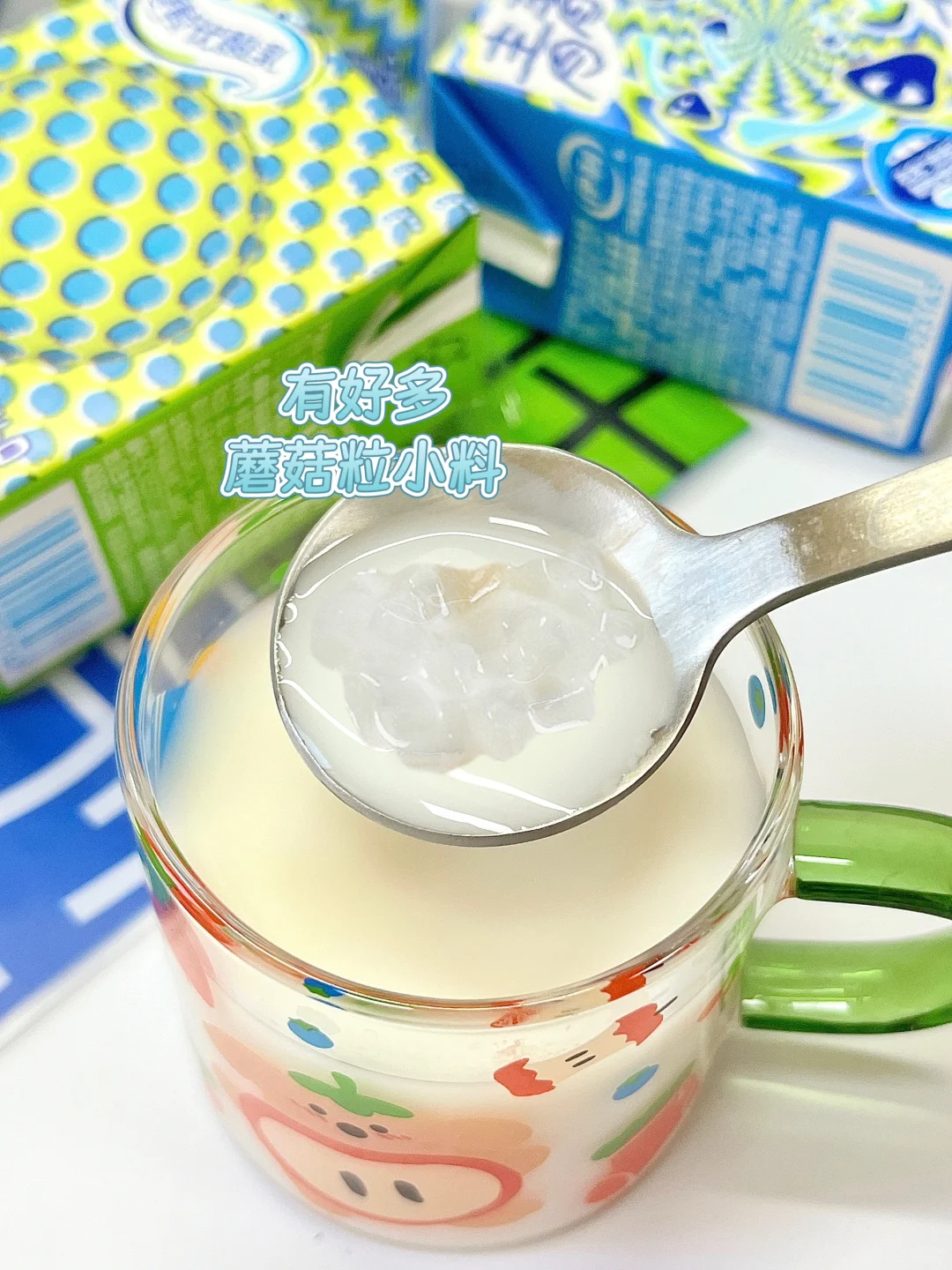 给同事塞了瓶见手青饮料，现在追着我满楼跑