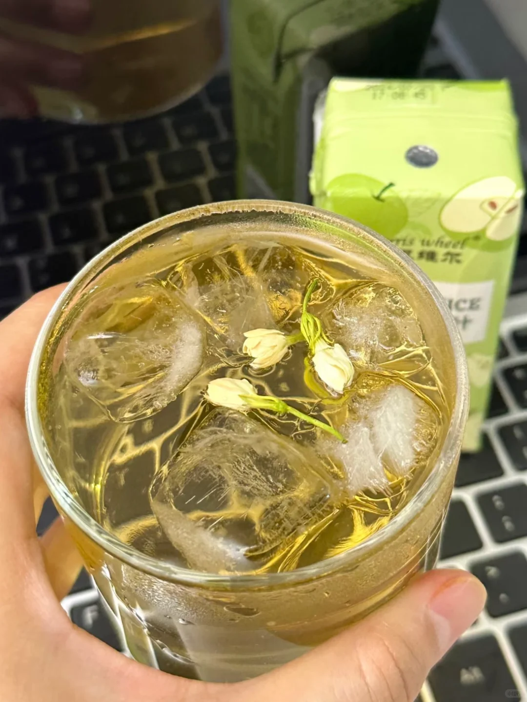 是谁还没喝过这个纯苹果汁！