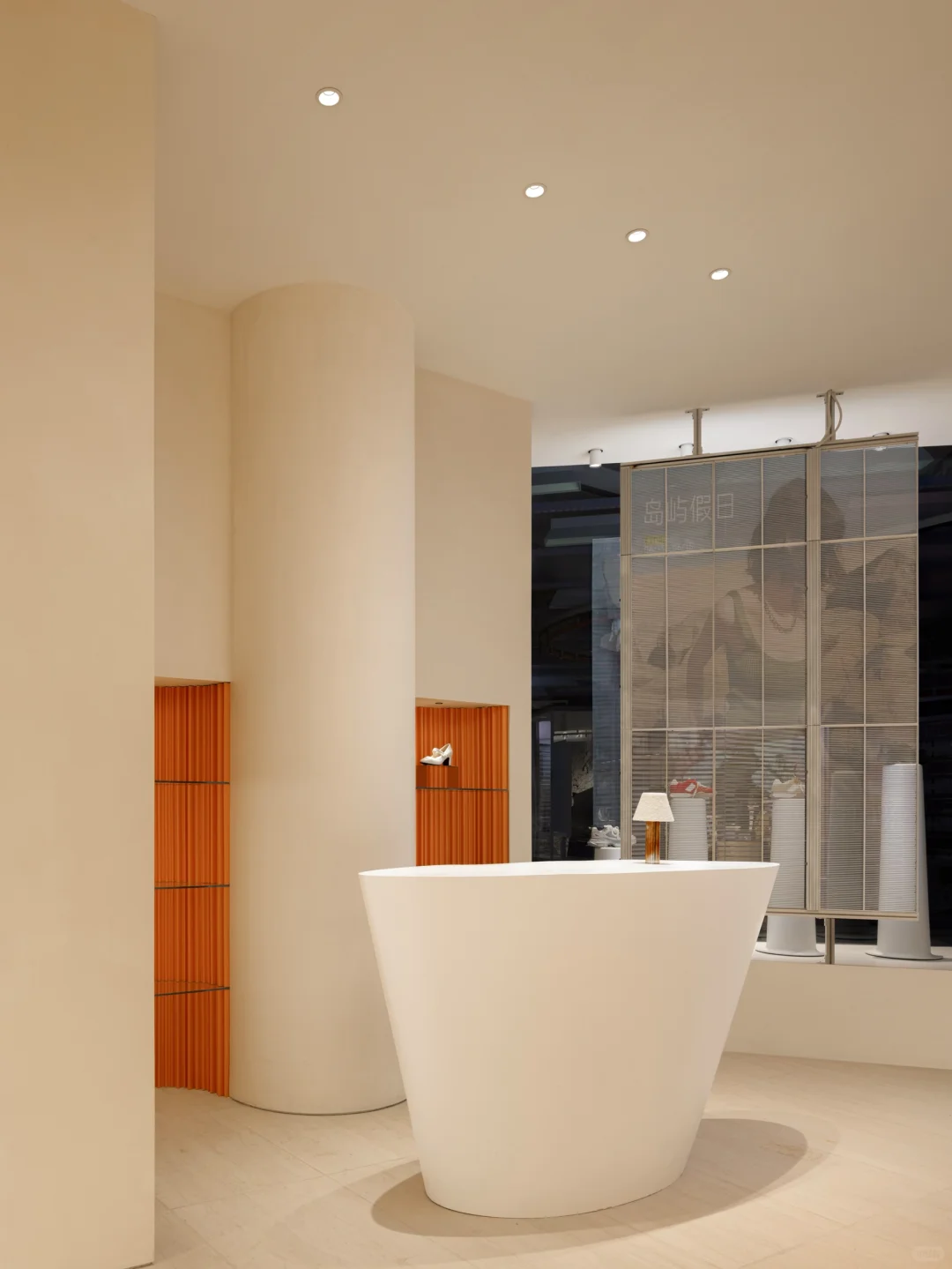 我们在南京德基落地作品：苏茵茵华南首店