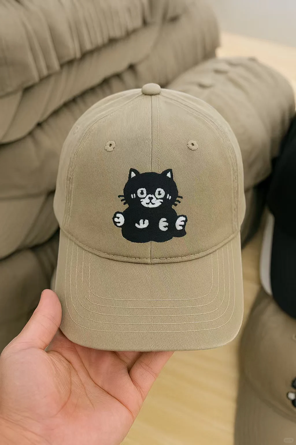 从零到爆款，1️⃣顶定制帽的诞生故事?