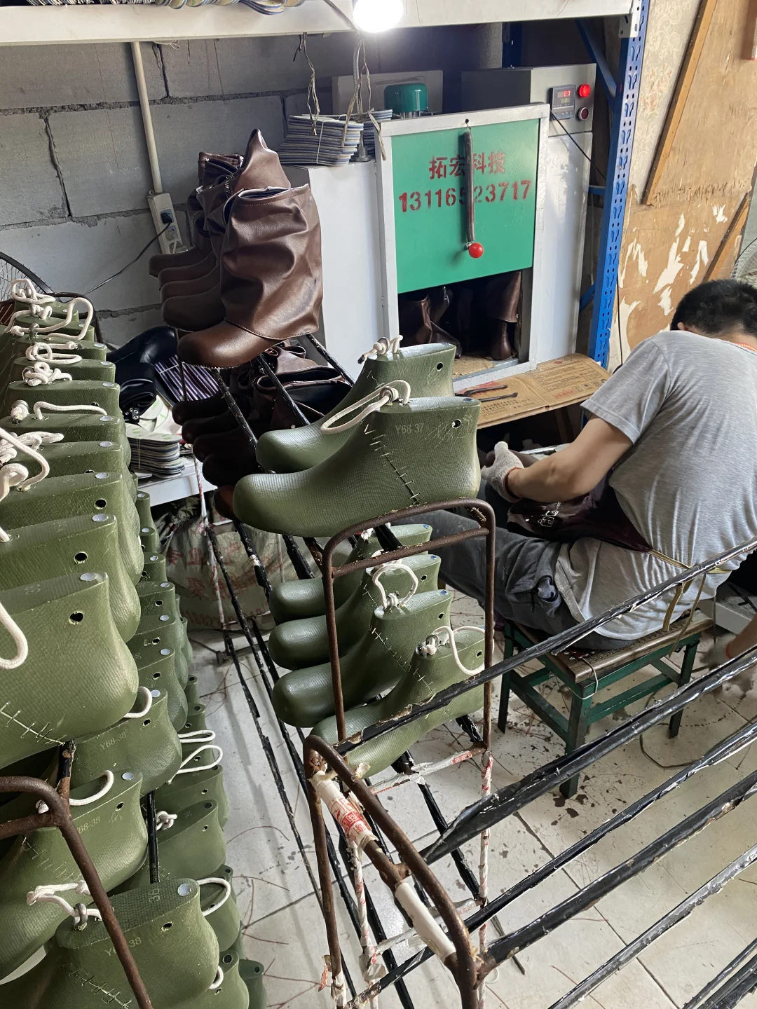 手工鞋制作现场