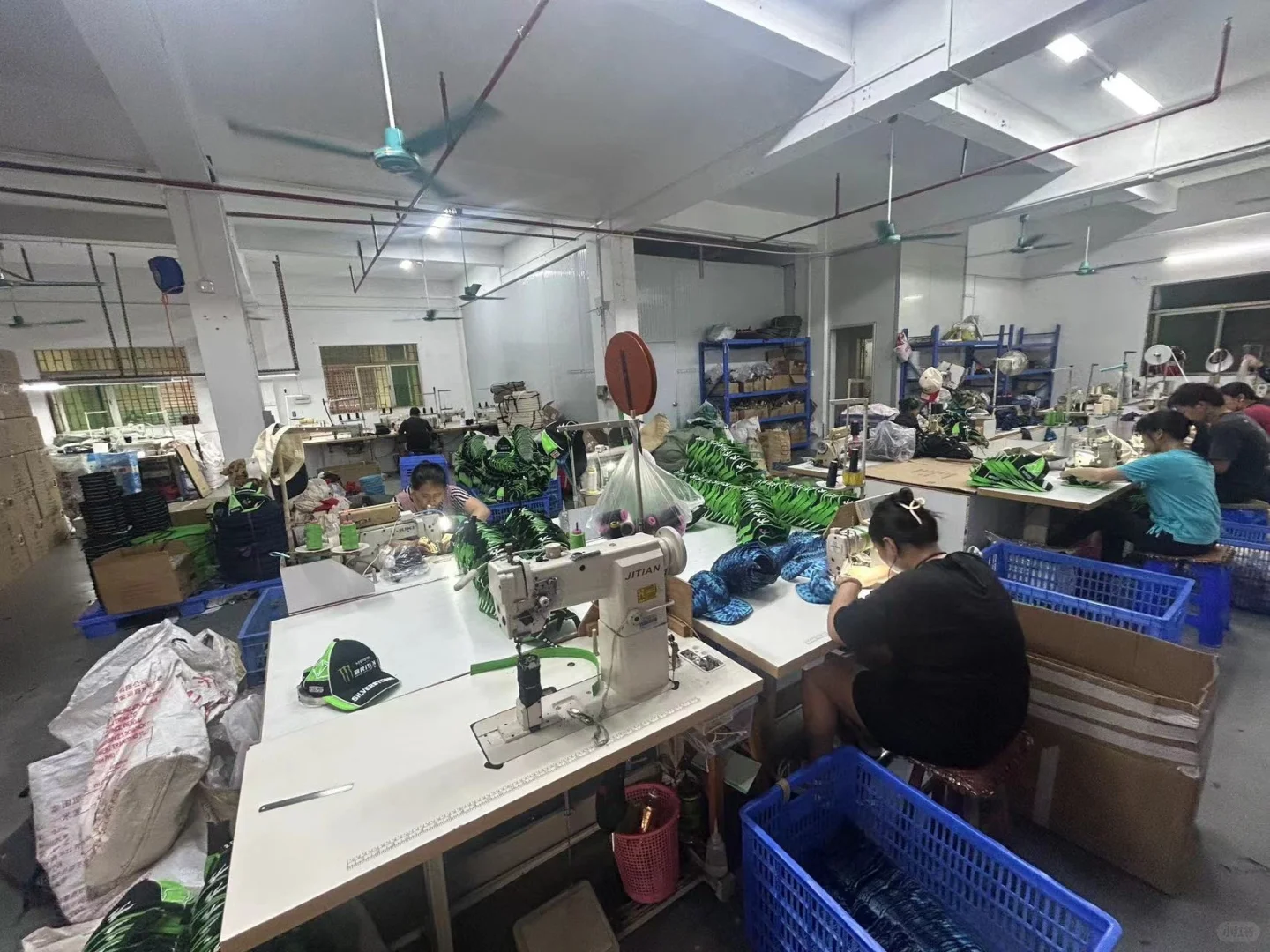 一家在用心做帽子的帽子源头工厂！！