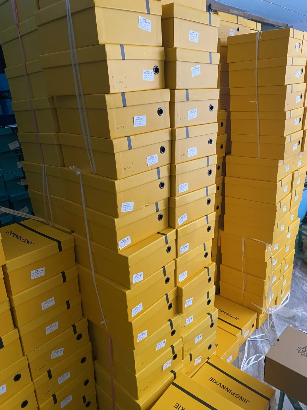 手工鞋制作现场