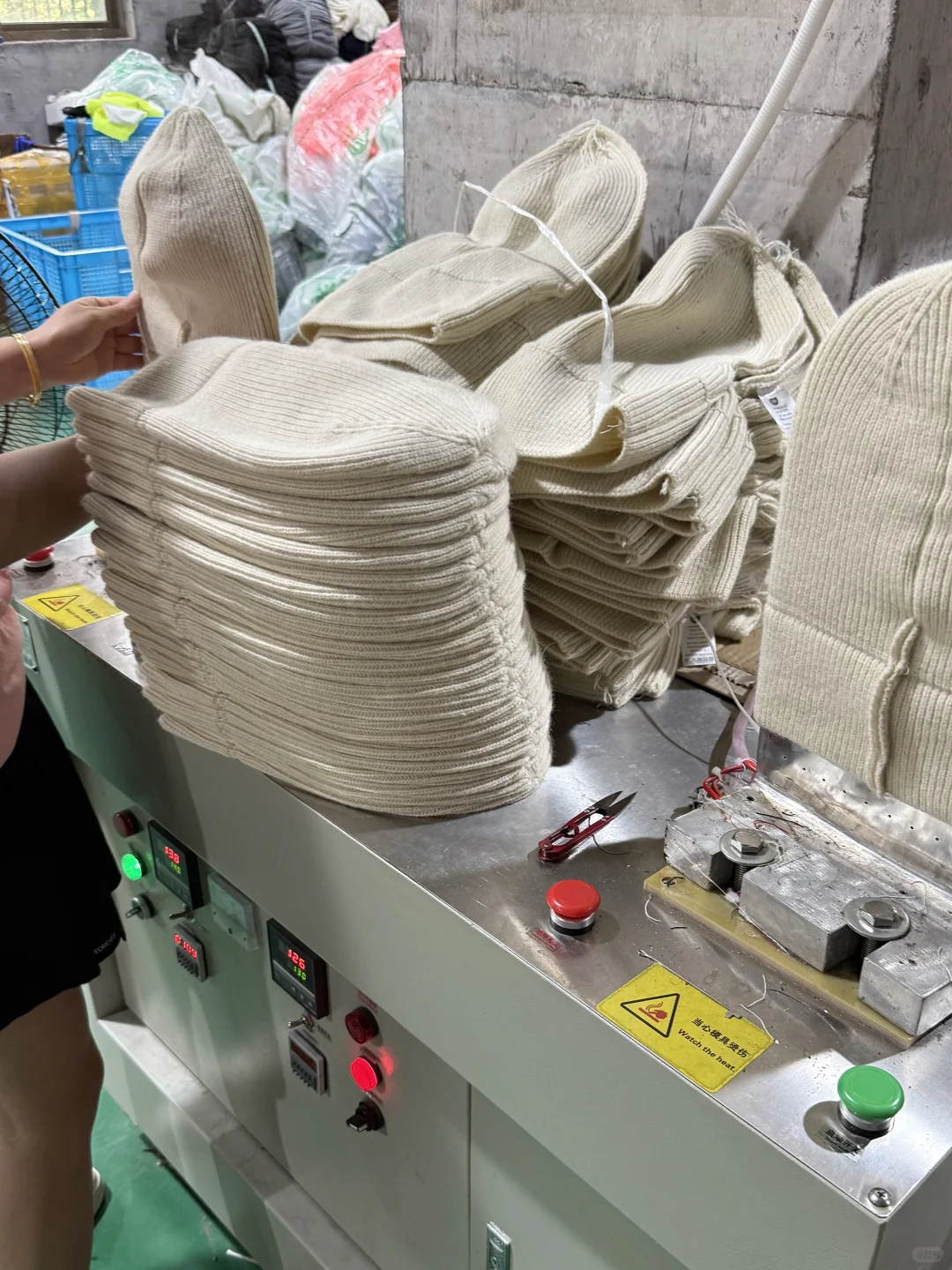 想定制帽子？厂二代车间蹲点实拍