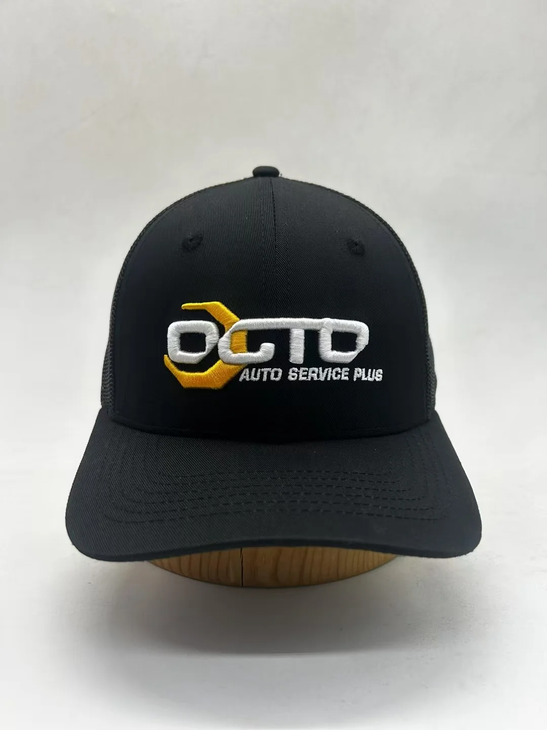 帽子工厂正常工作出货中