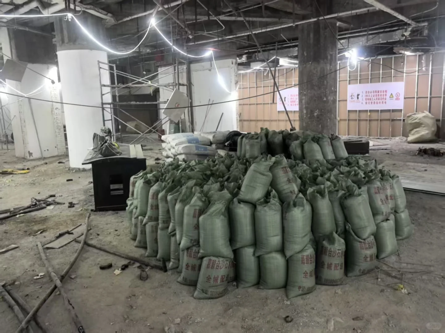 成都装修河沙水泥、石子、砖块等多种建筑材