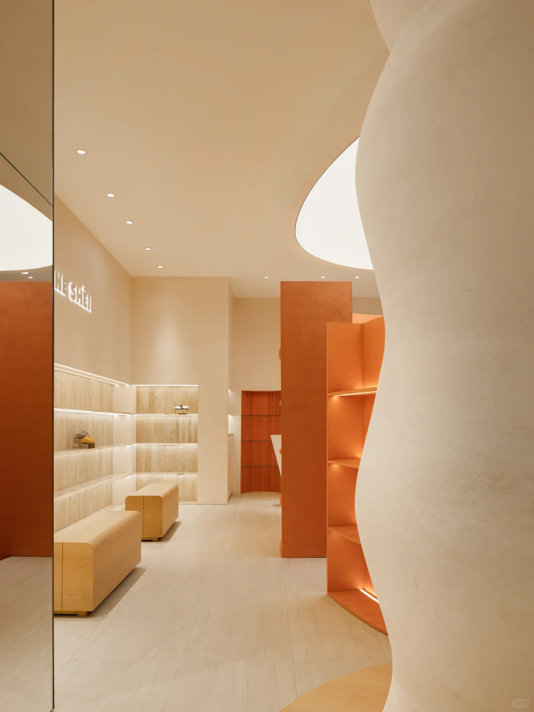 我们在南京德基落地作品：苏茵茵华南首店