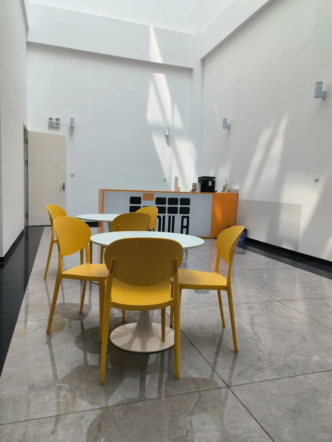 参访智能货架倡导者-摩登纳