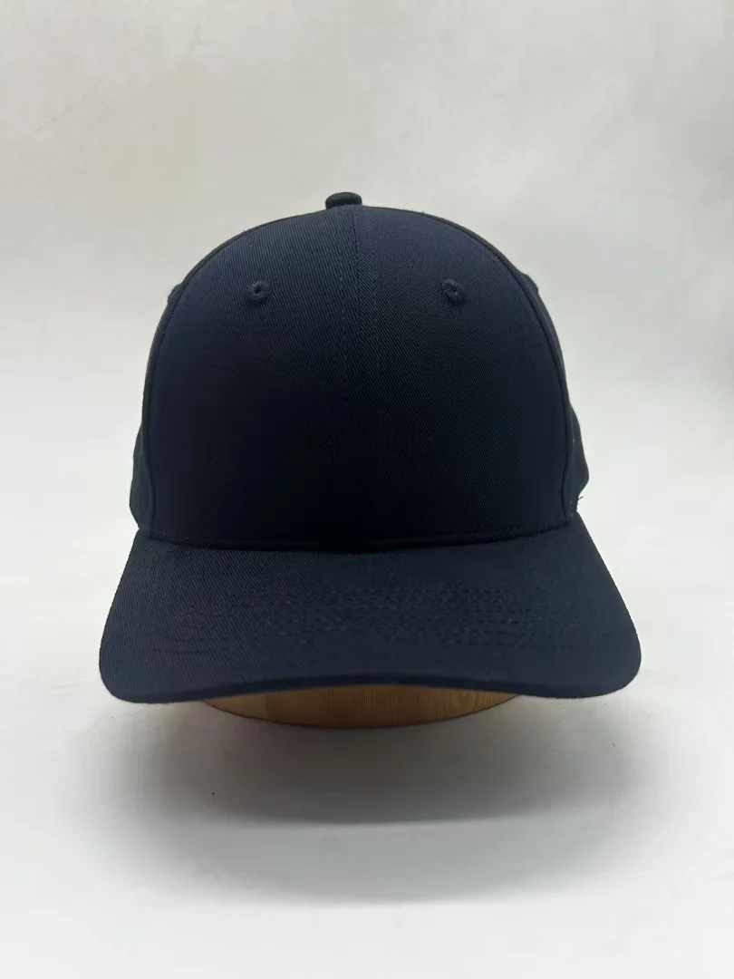 帽子工厂正常工作出货中