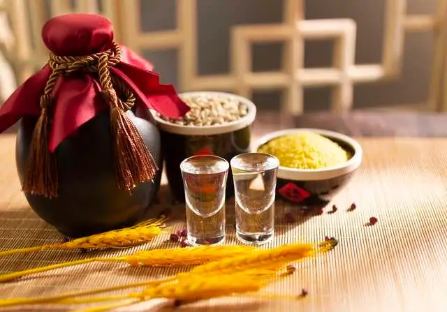 高粱之谜：为何它成为白酒酿造的首选？