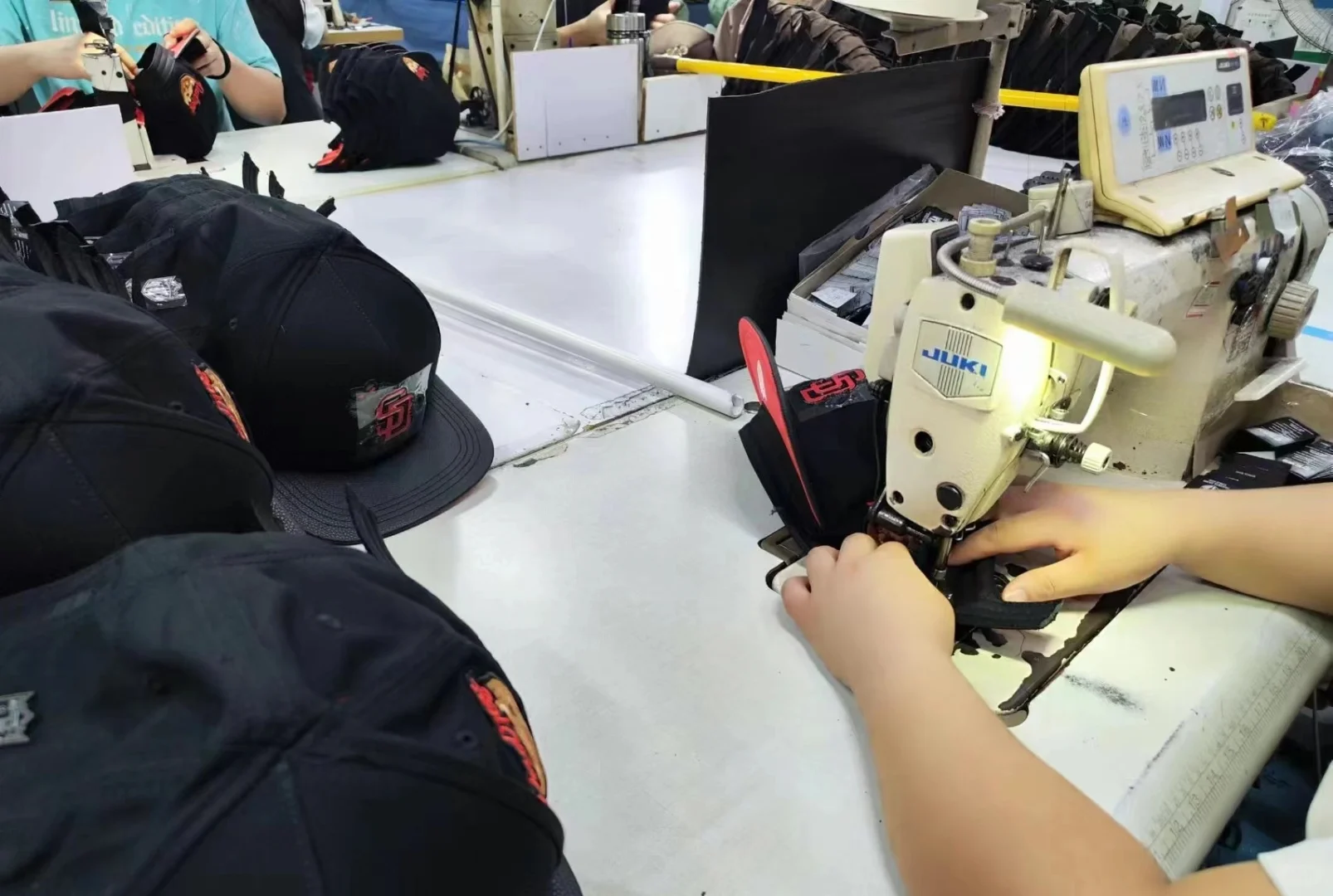 快看，这家帽子工厂竟然是这样的！