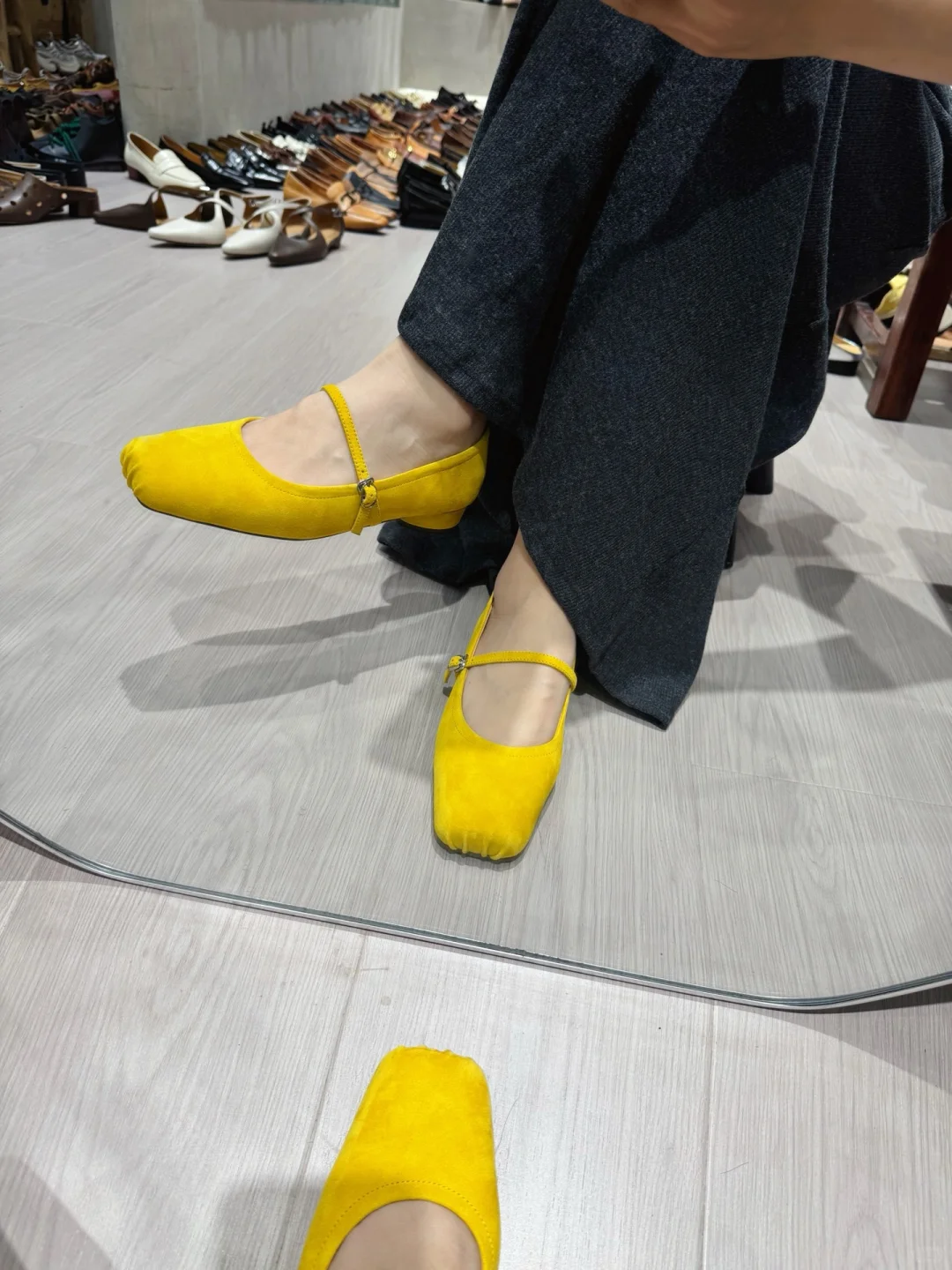 今天被一整层鞋美到了！！！超多批发鞋店～