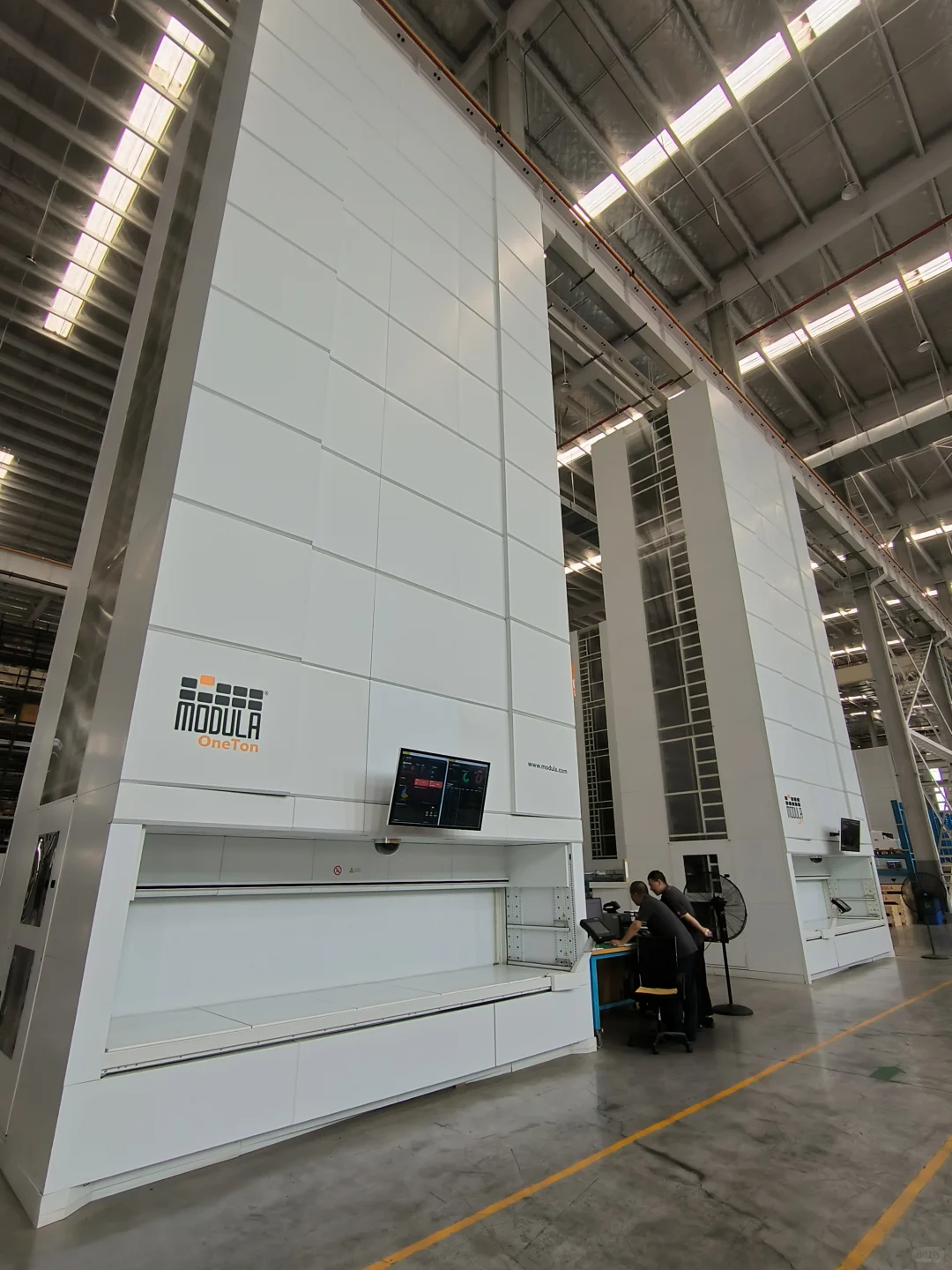 参访智能货架倡导者-摩登纳