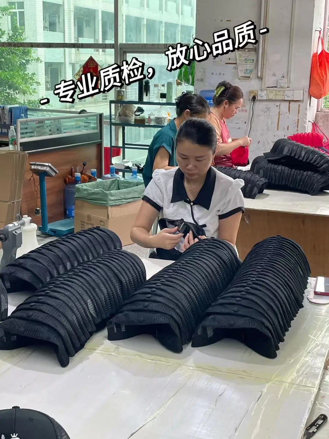 全程跟单，实时解决您的帽子定制问题。