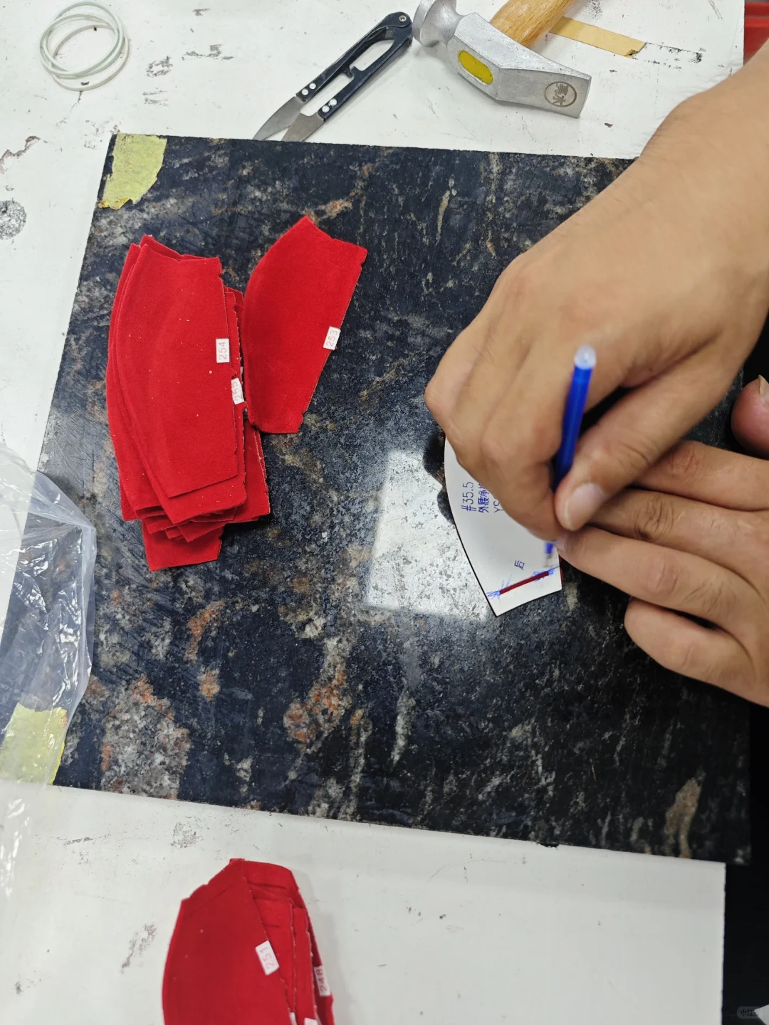 鞋履博主们想开发打版生产，大小单都可接！