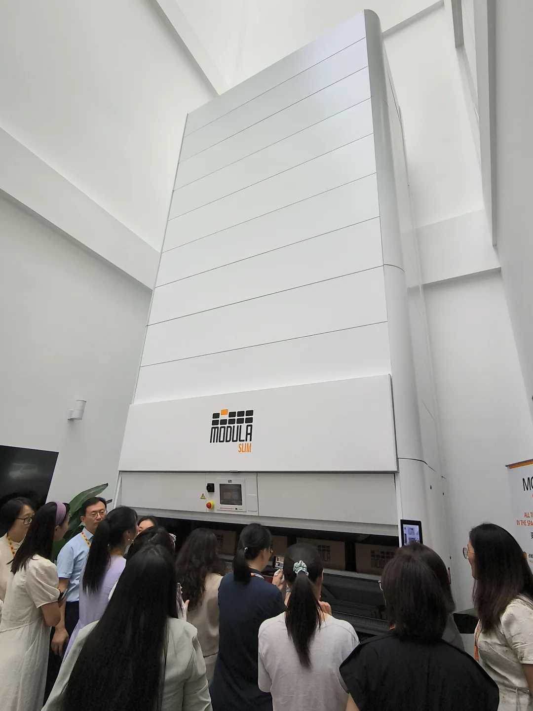 参访智能货架倡导者-摩登纳