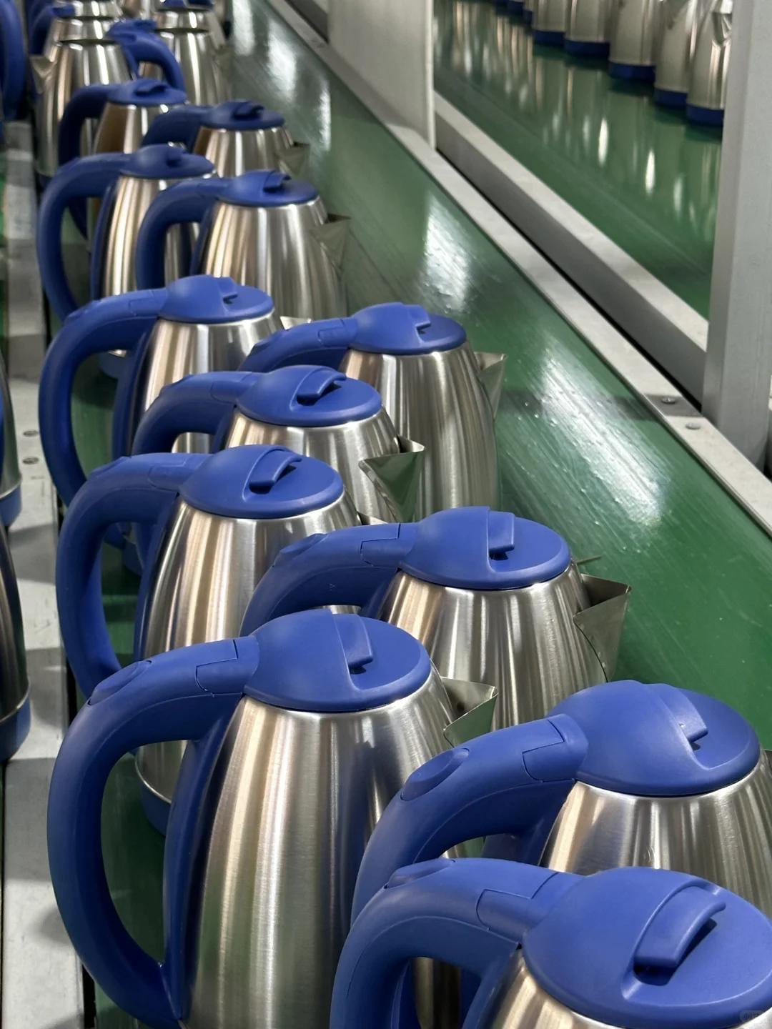 廉江的电热水壶工厂