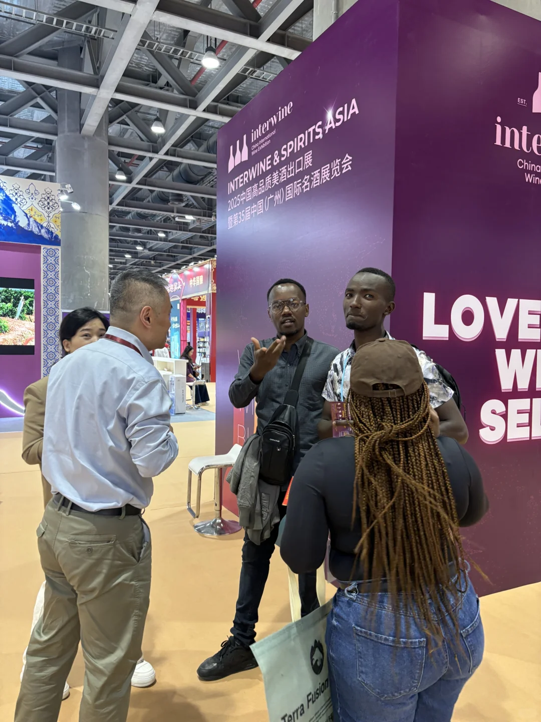 开展第一天被震撼到！? 白酒红酒同狂喜