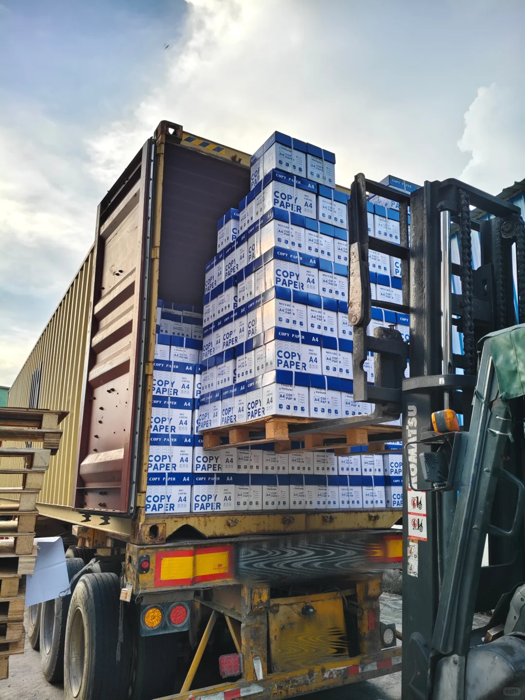 外贸日常～复印纸装柜发货