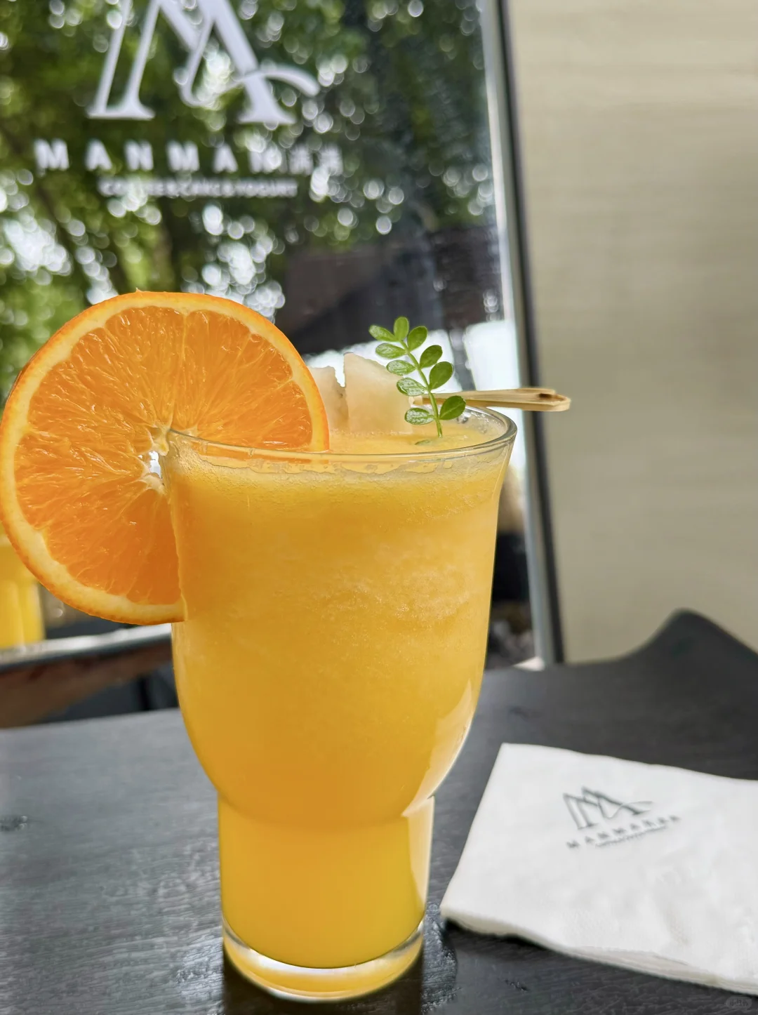 太好了！是鲜榨果汁，我们有救啦